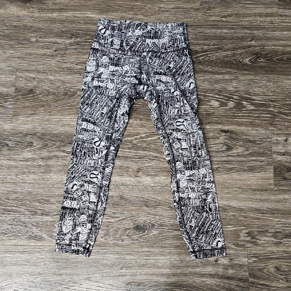 NWOT Lululemon print leggings